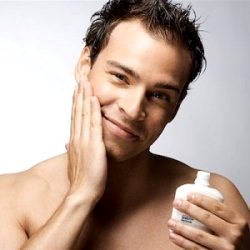 Как правильно ухаживать за мужской кожей лица?